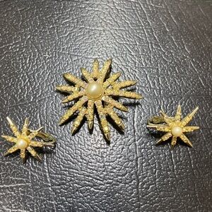 Emmons 1950s - 60s Gorgeous Large Star Snowflake  Clip on Earrings & Brooch Set